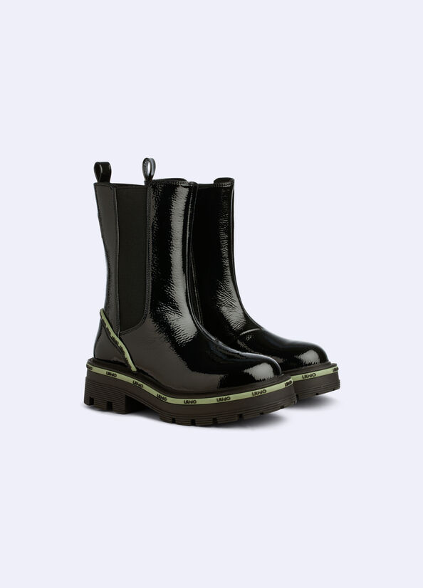 Combat boots in vernice