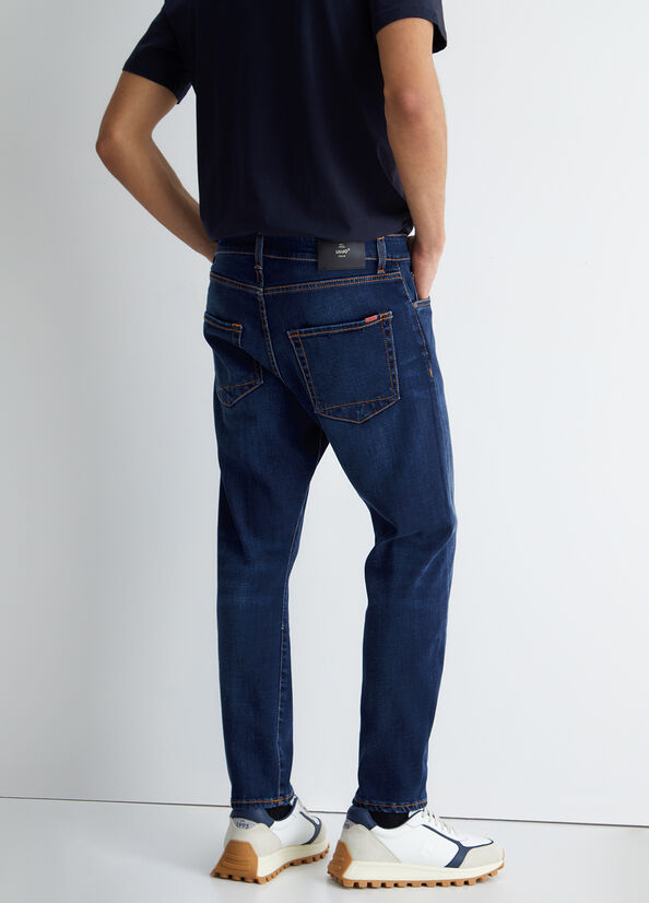 Jeans twisted fit