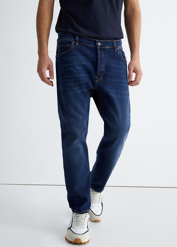 Jeans twisted fit
