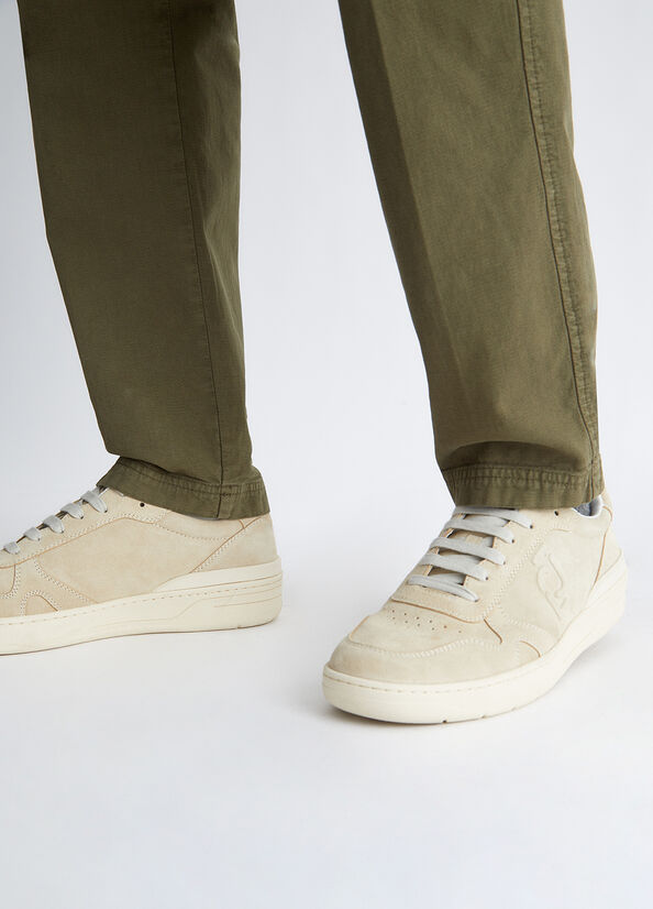 Sneakers in suede