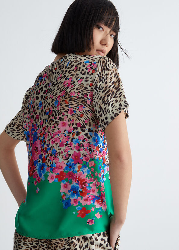T-shirt con stampa animalier floreale