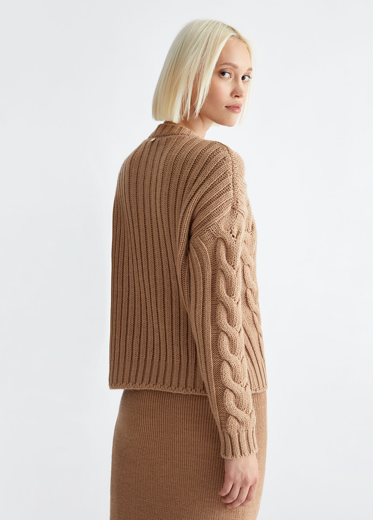 Wool pullover