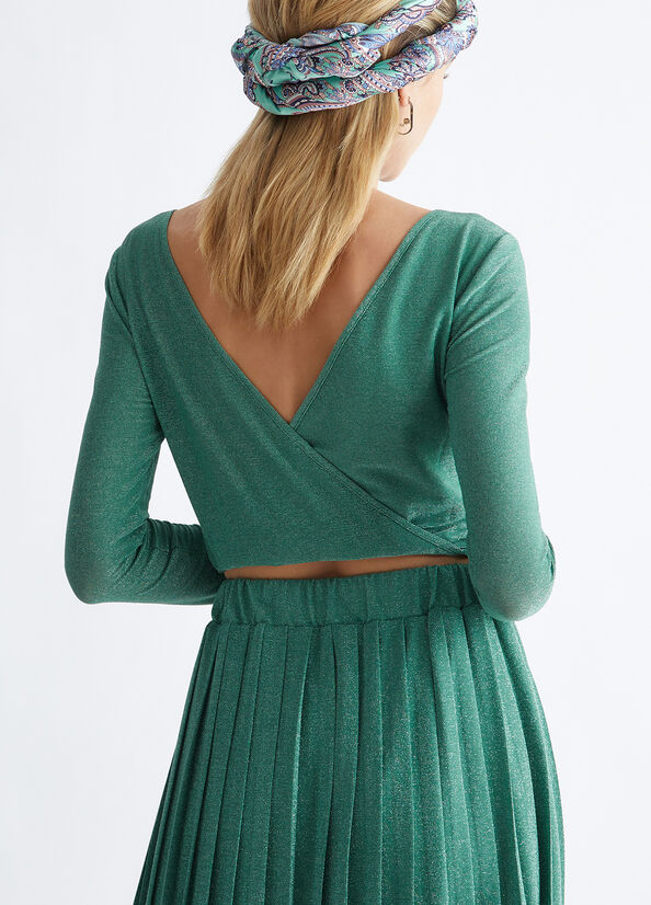 Blusa con incrocio e spilla