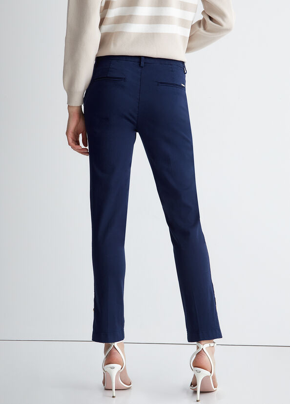 Pantaloni chino in raso