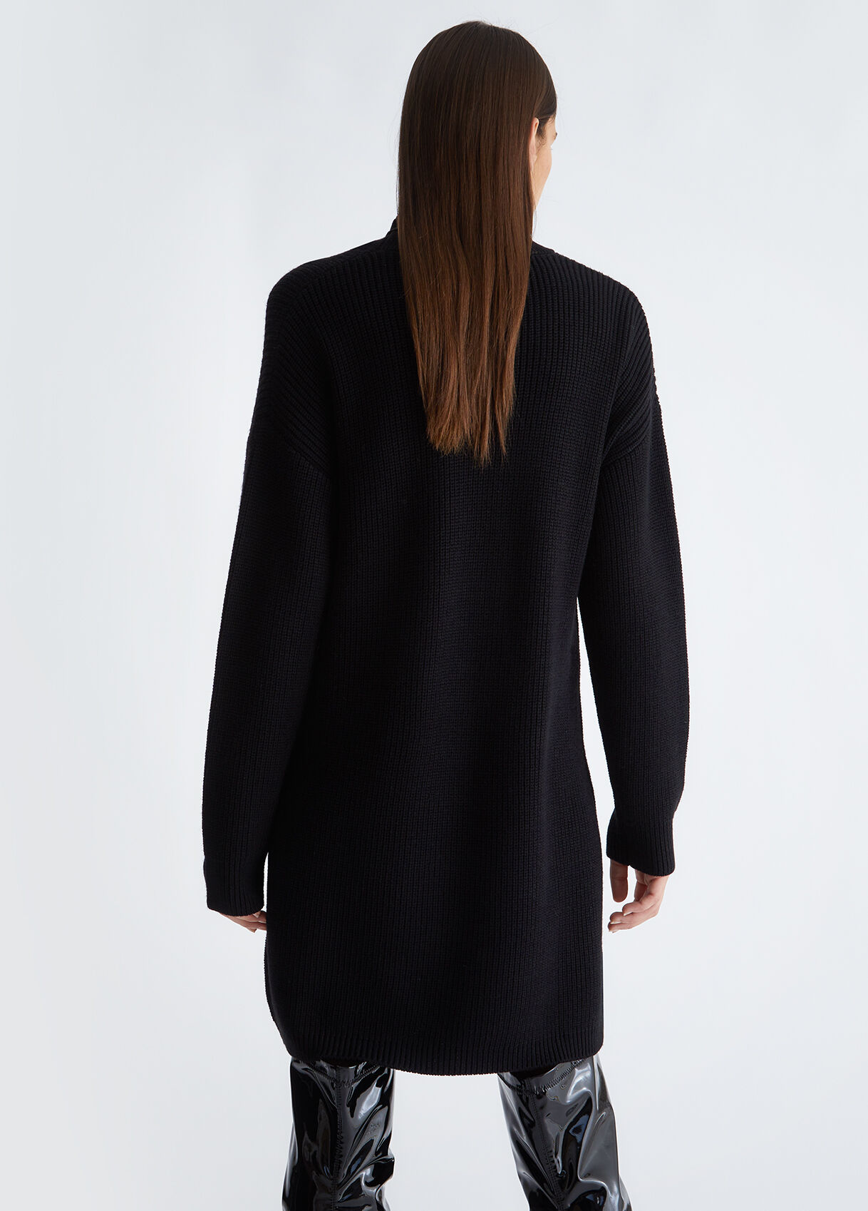 Knitted dress with pearls