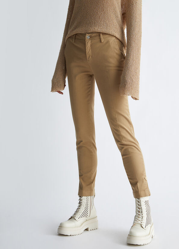 Pantaloni chino in raso