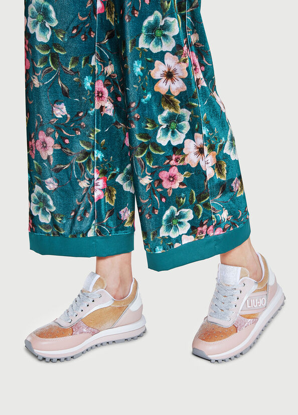 Sneakers con logo gommato