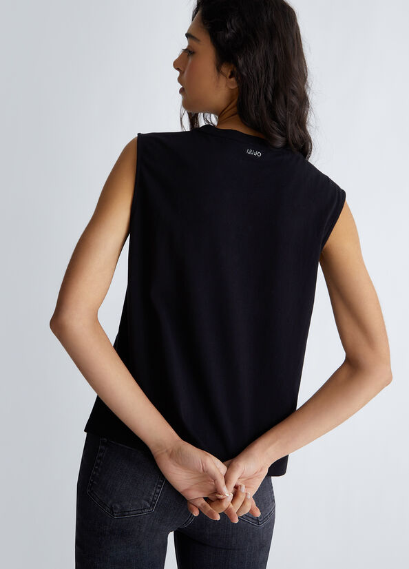 Top con pizzo