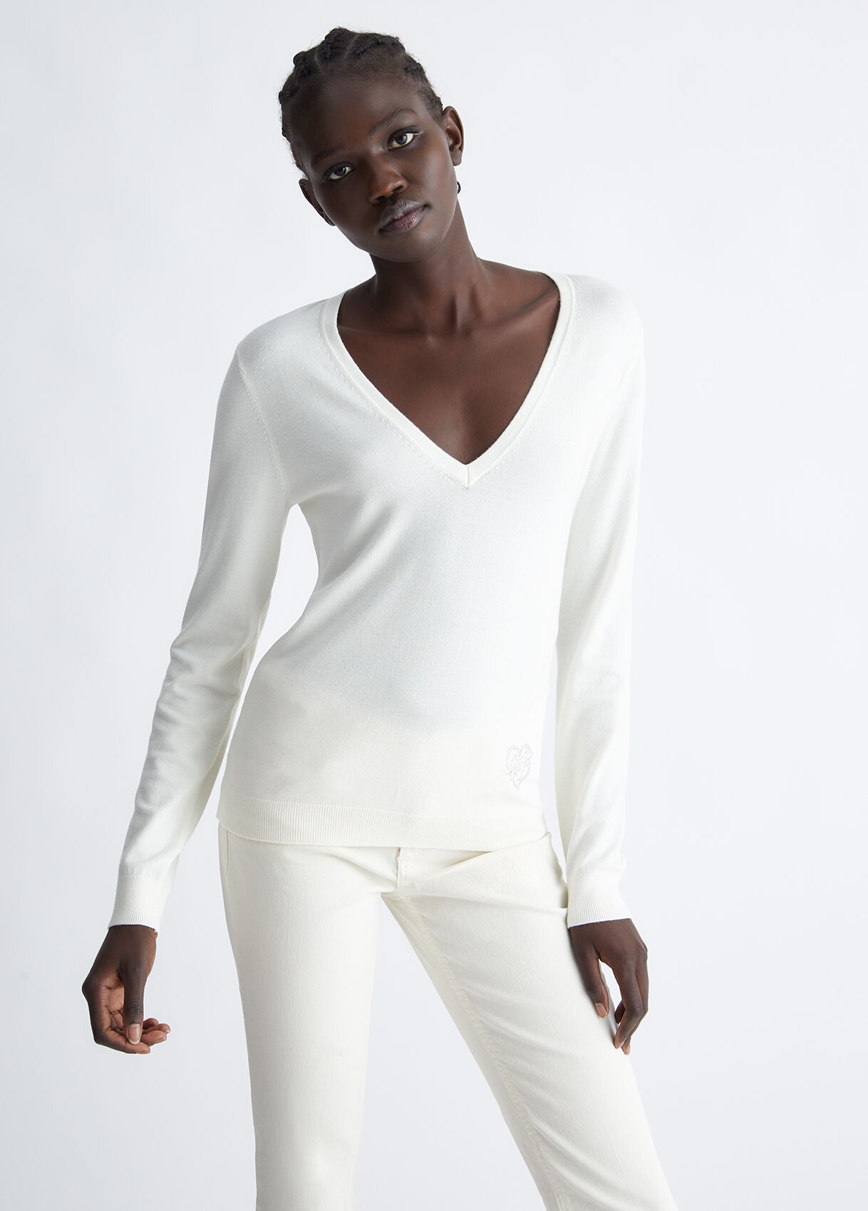 Eco-friendly V-neck jumper