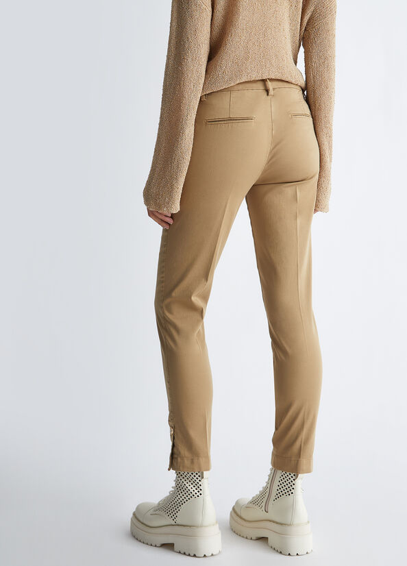 Pantaloni chino in raso