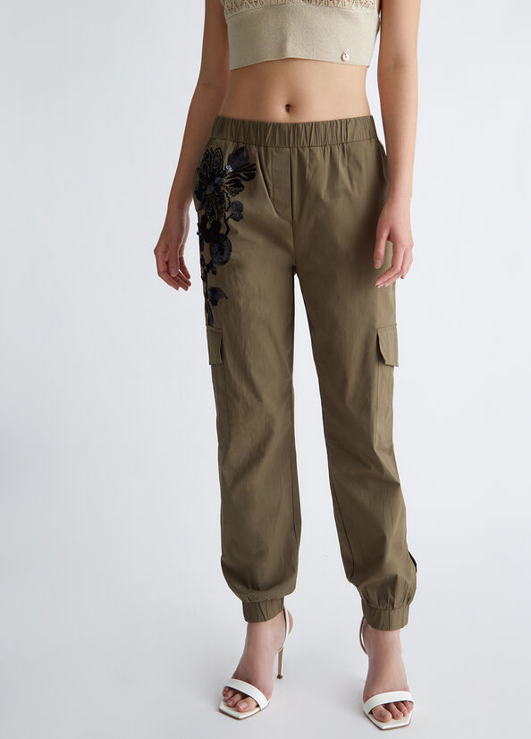 Pantaloni con ricamo e paillettes