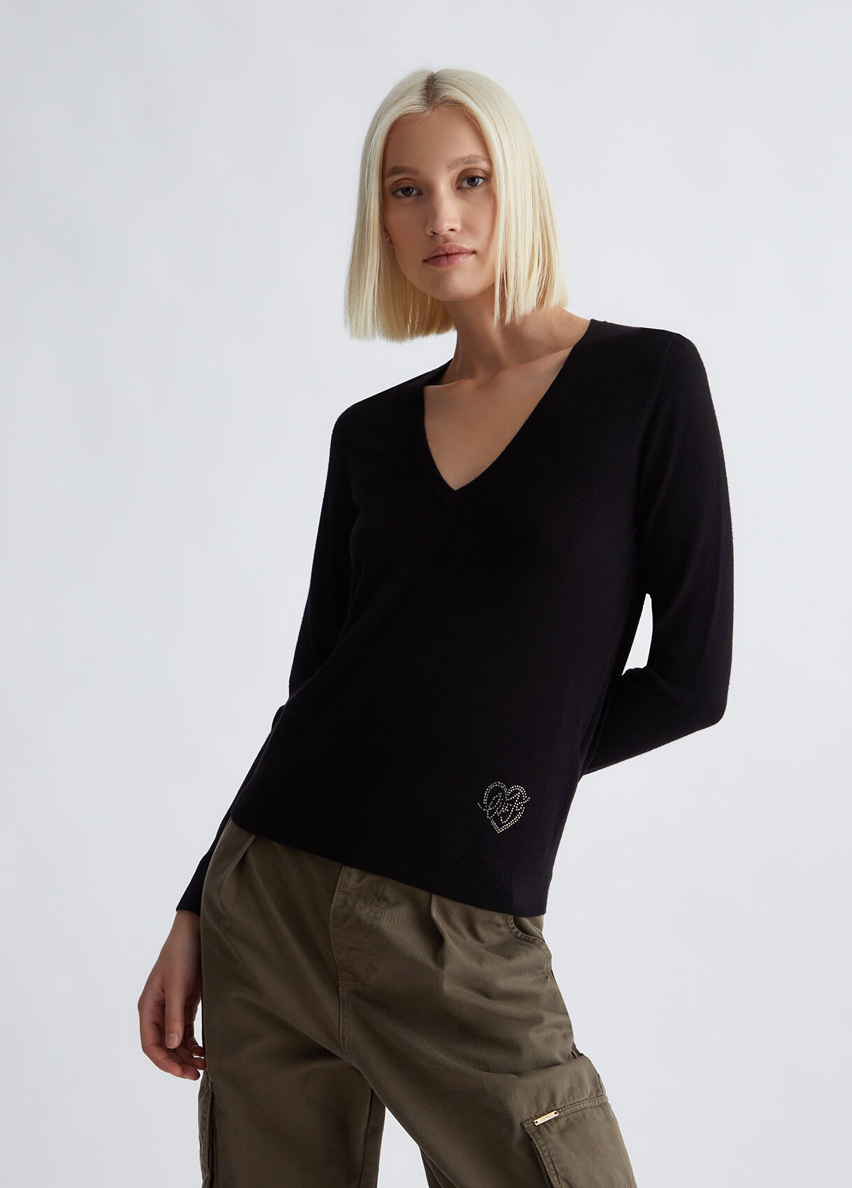 Eco-friendly V-neck jumper
