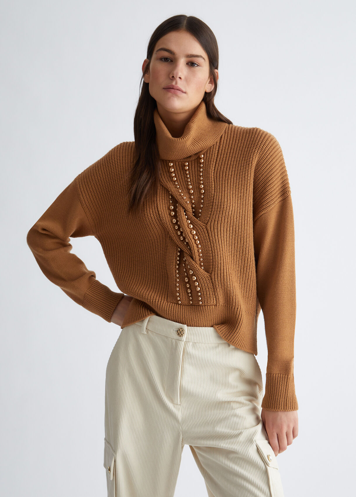 Turtleneck with pearls