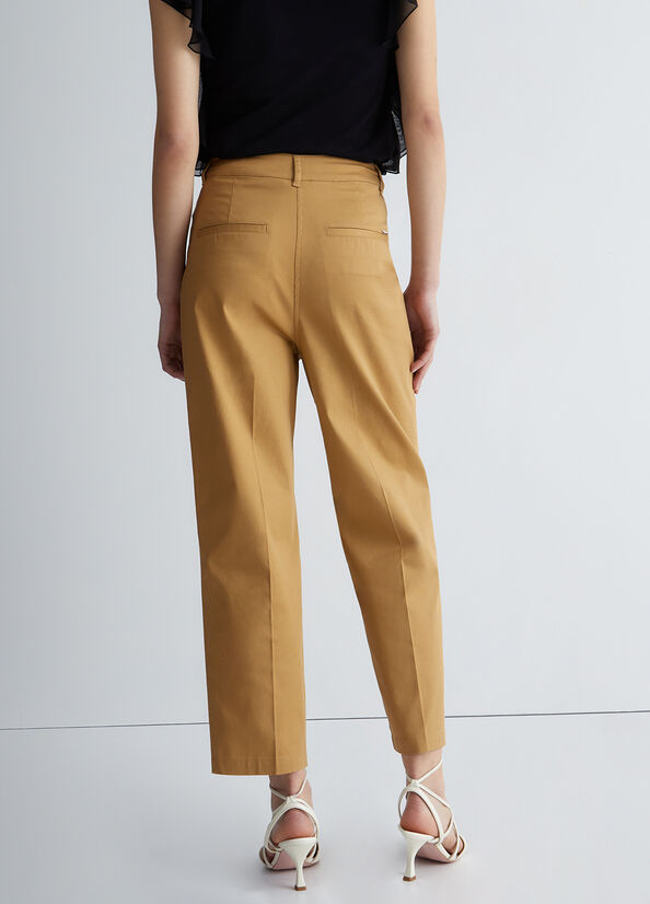 Pantaloni in gabardina con fibbia