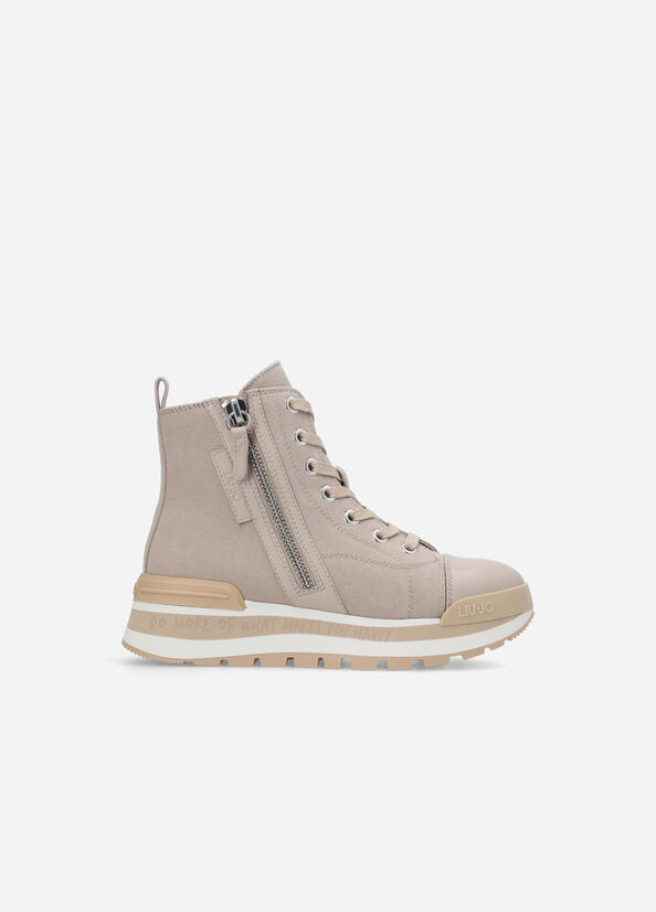Sneakers boots