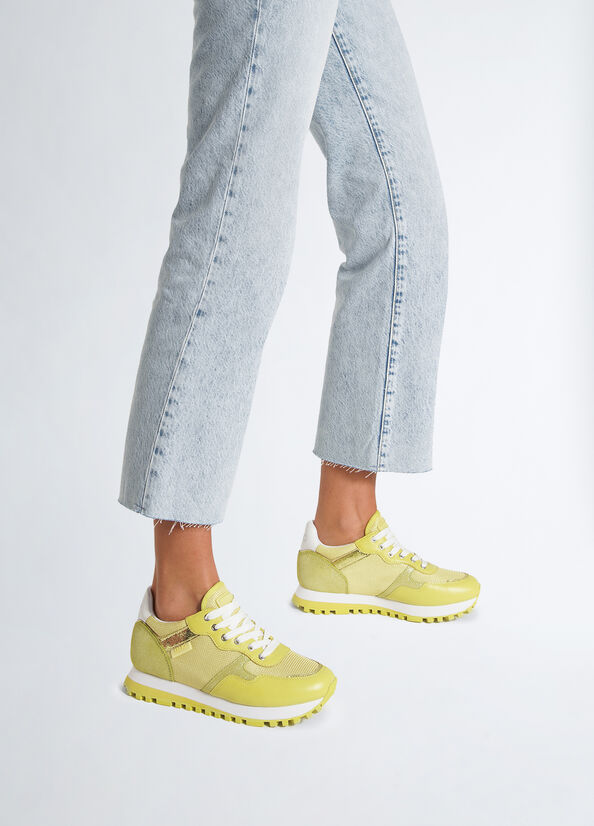 Sneakers in brighty mesh