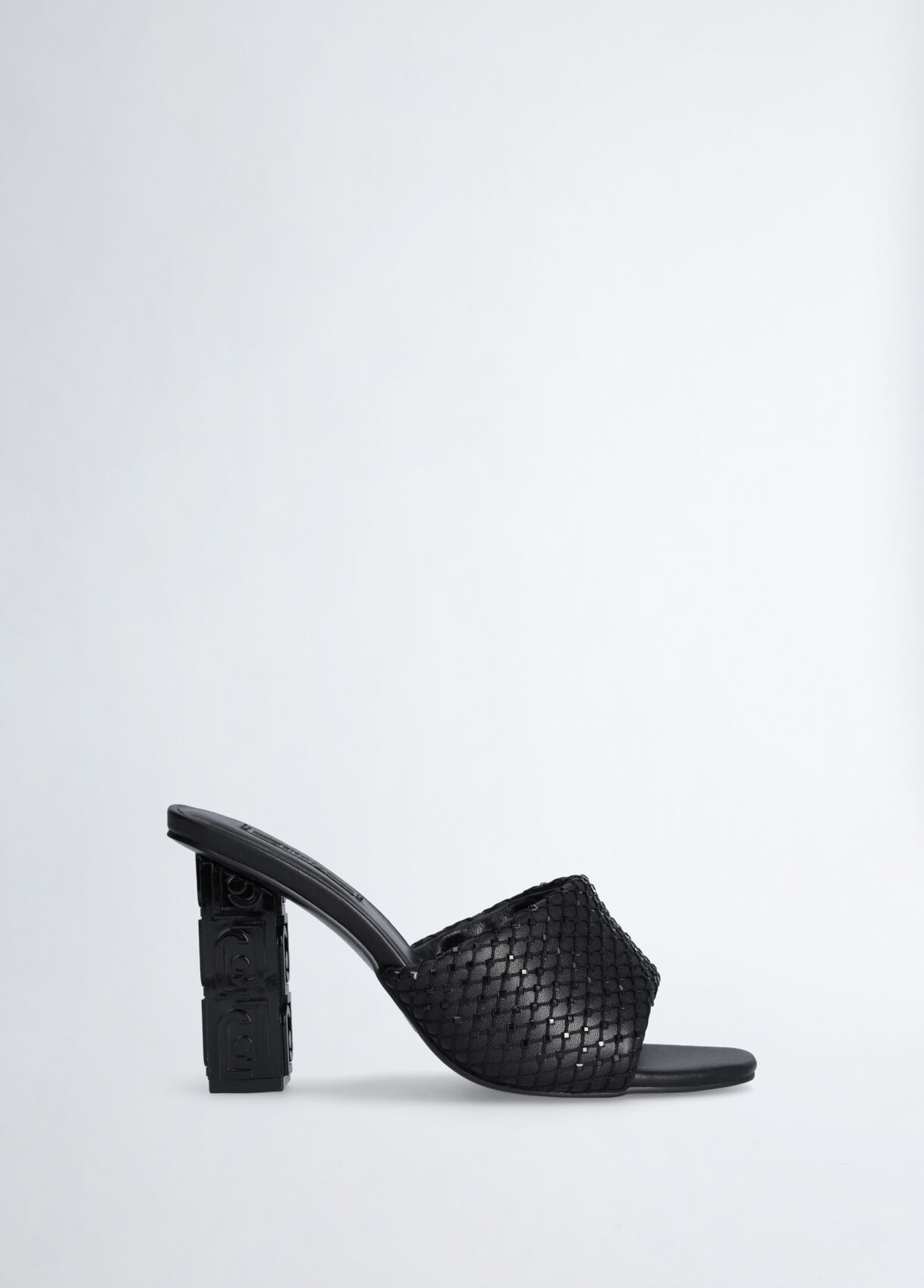 Sandals with wide heel