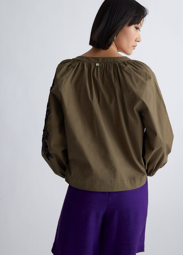Blusa con ricamo e paillettes
