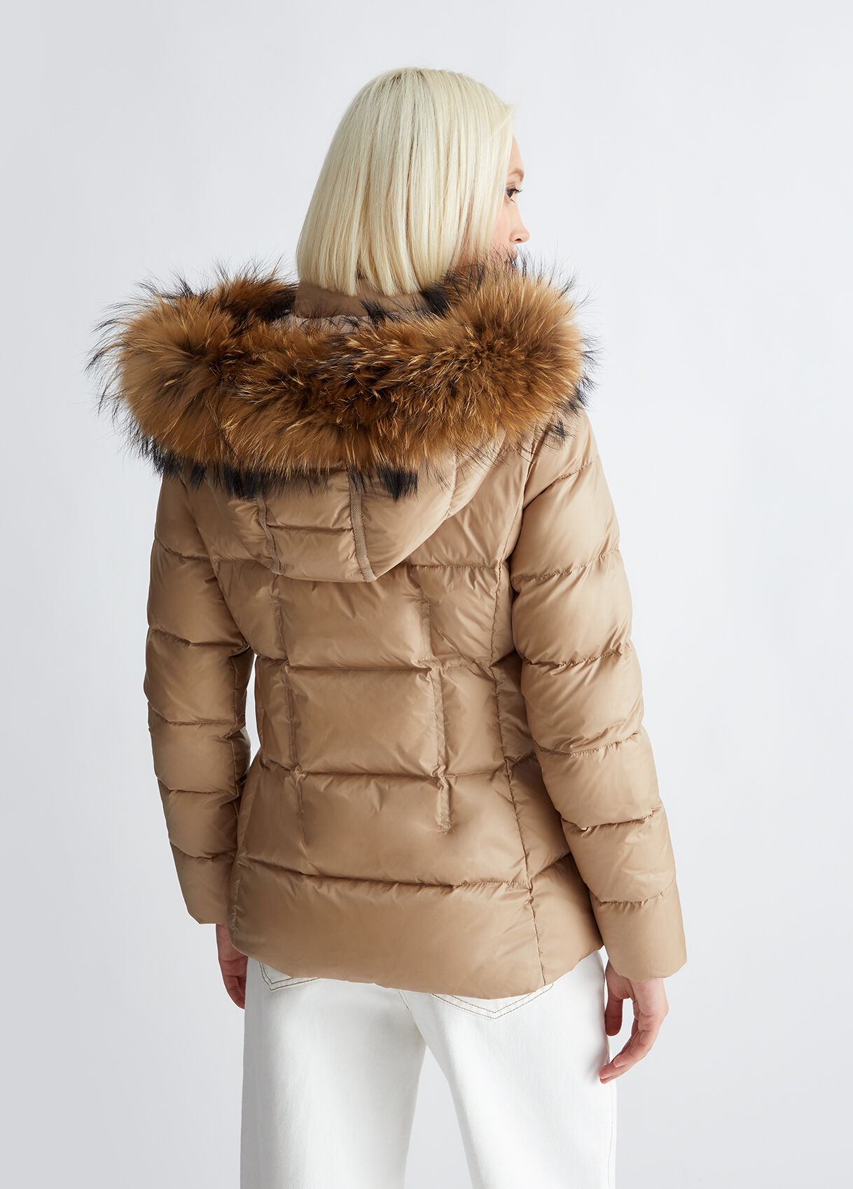 Quilted jacket with belt