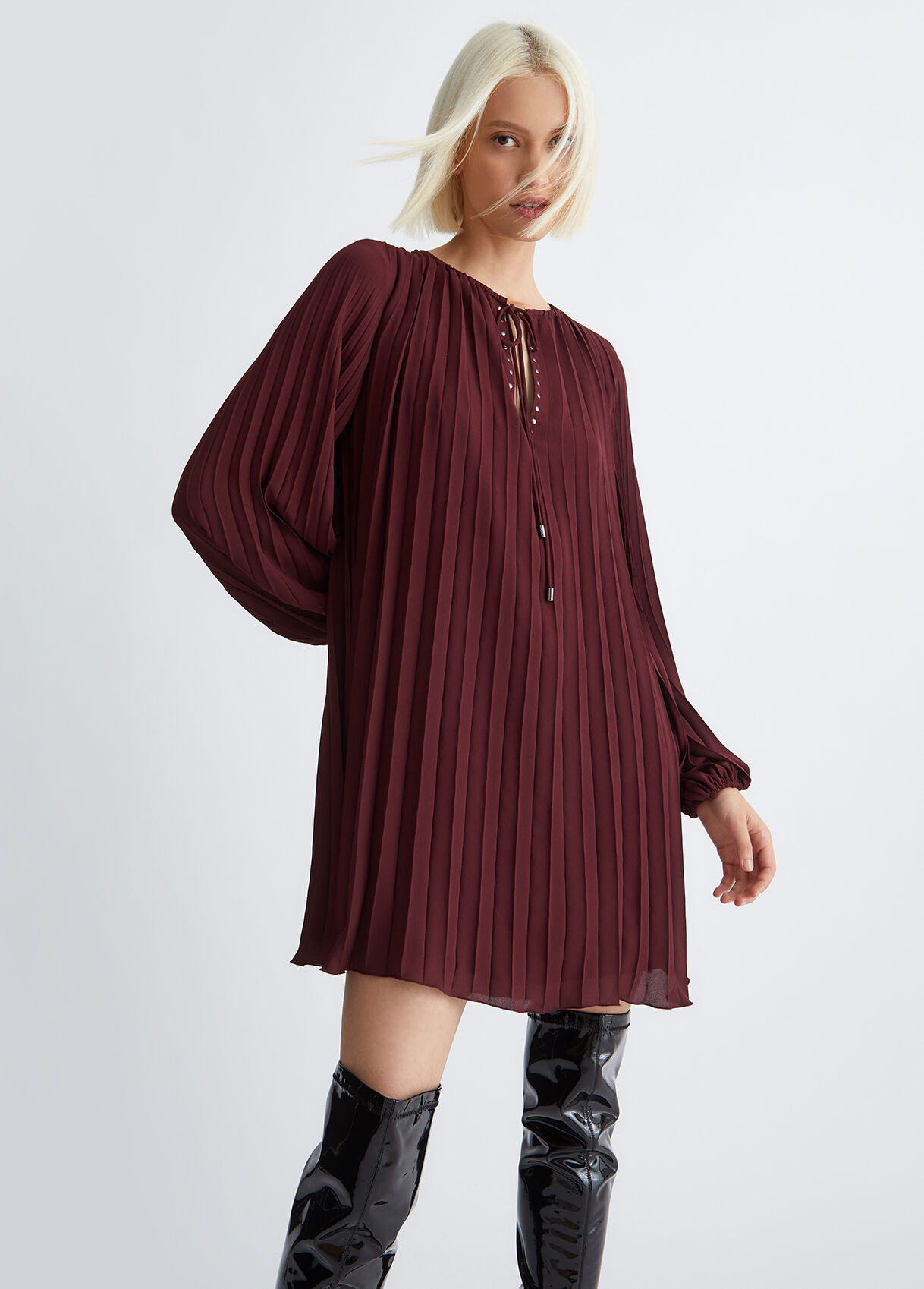 Short pleated dress