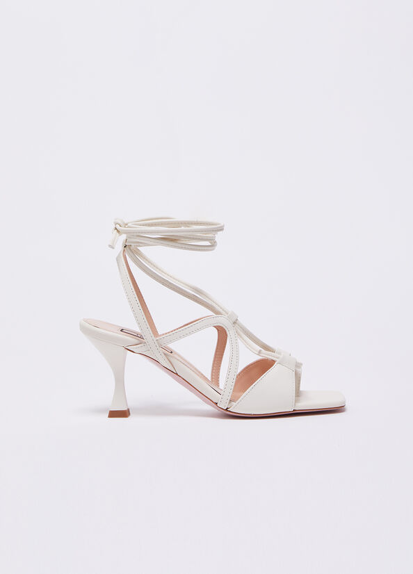 Sandali stringati con tacco basso