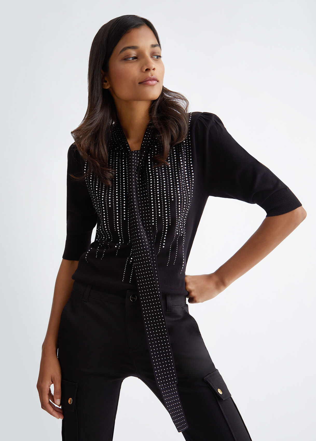 Jumper with bow and gemstones