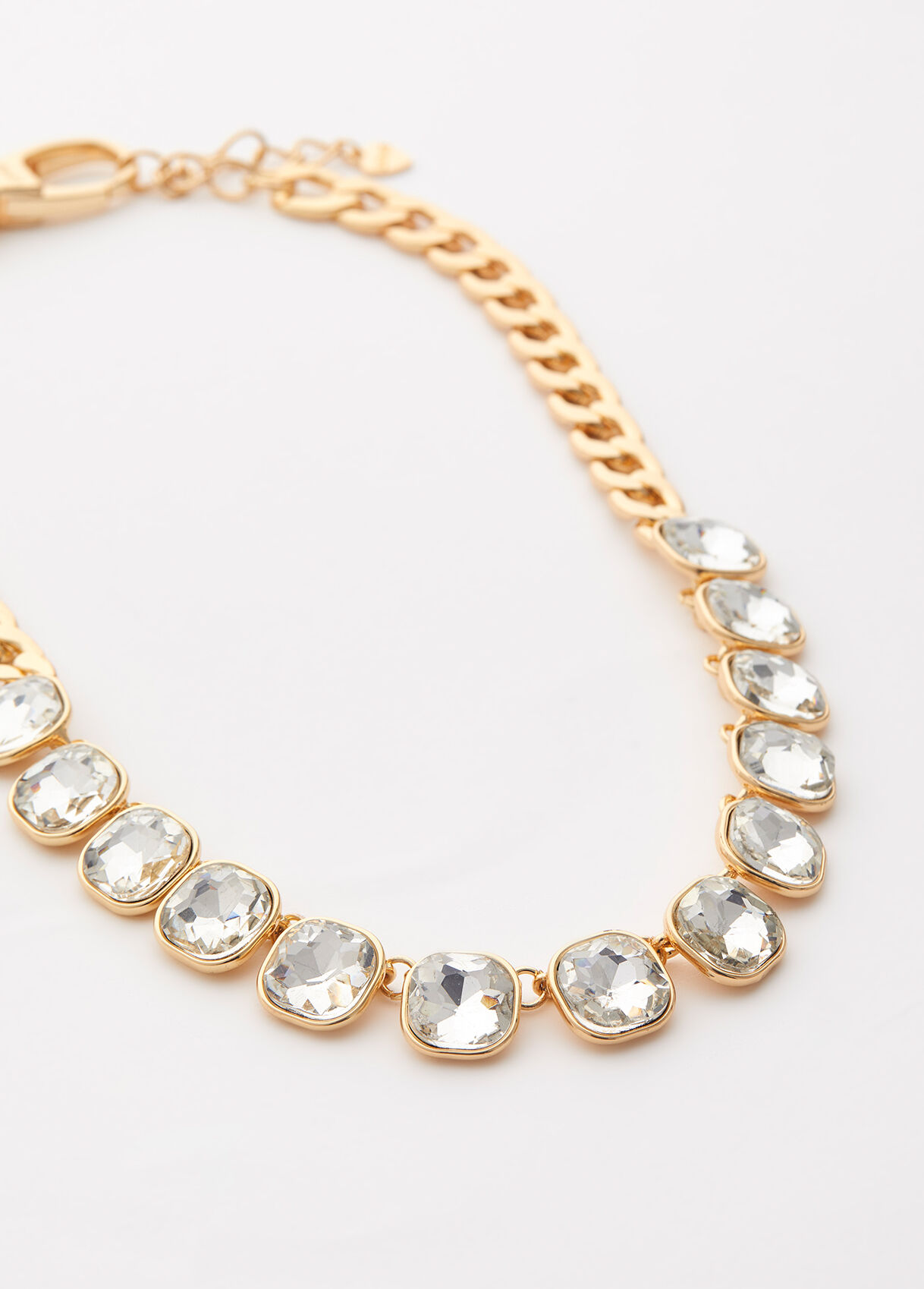 Necklace with jewelled stones