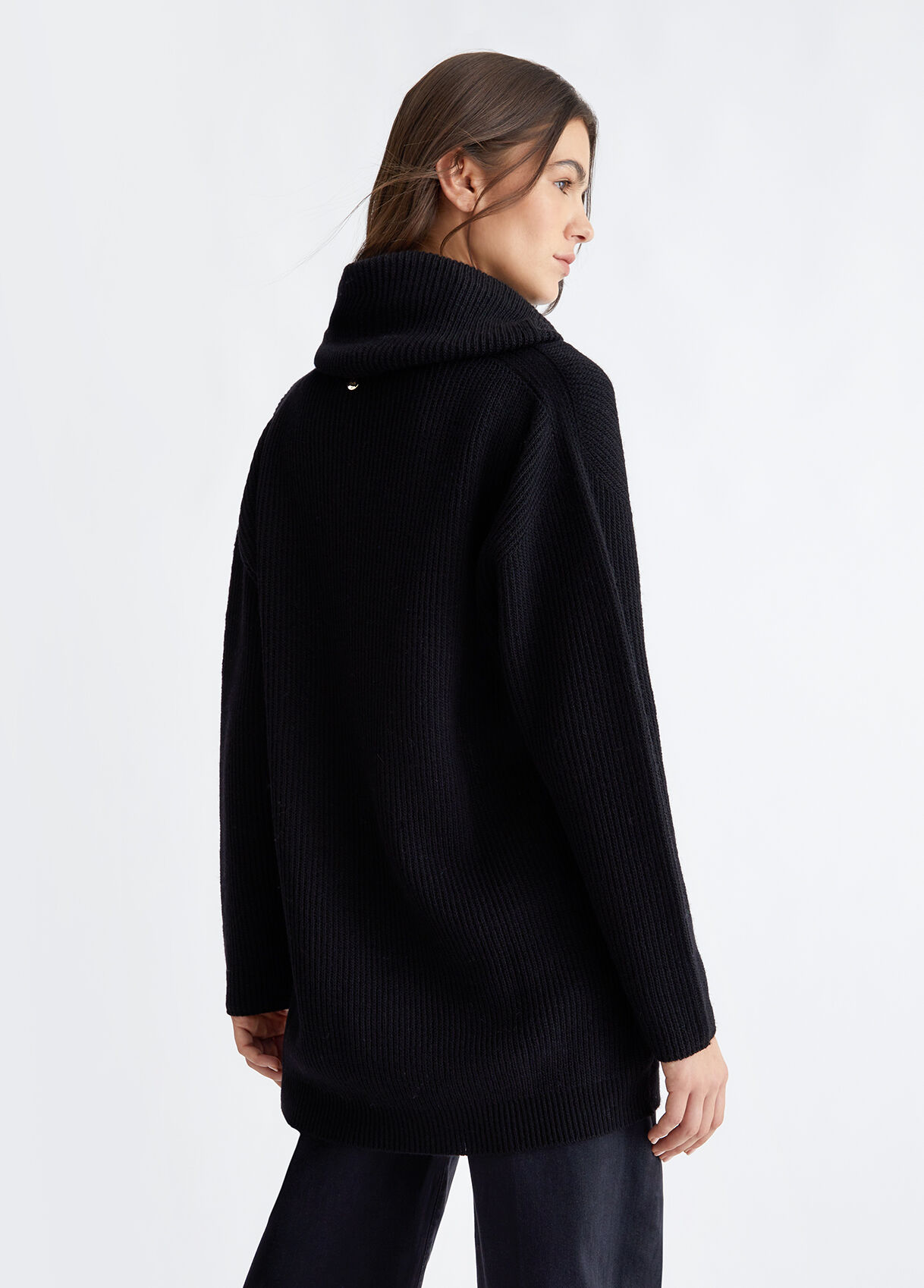 Turtleneck with detachable collar