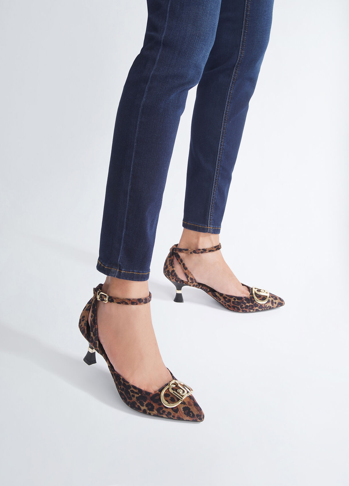 Two-piece animal print court shoes