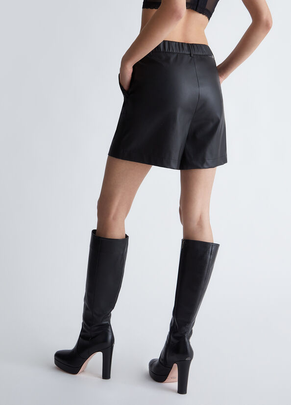Short in tessuto spalmato