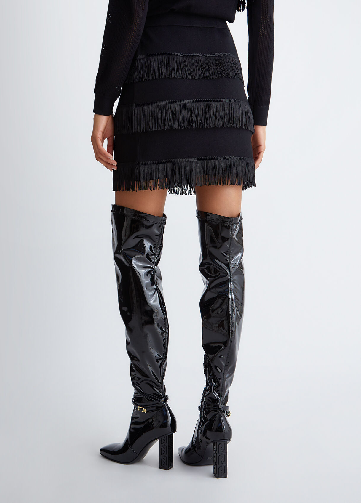 Short skirt with fringes