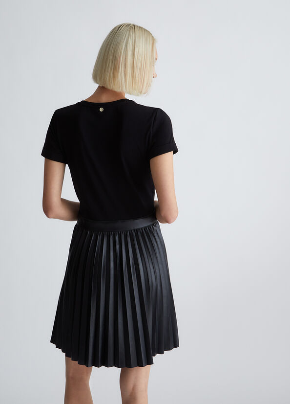 Vestito nero con gonna plissé