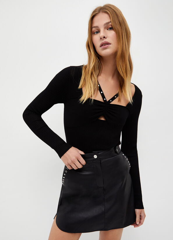 Maglia ecosostenibile con borchie
