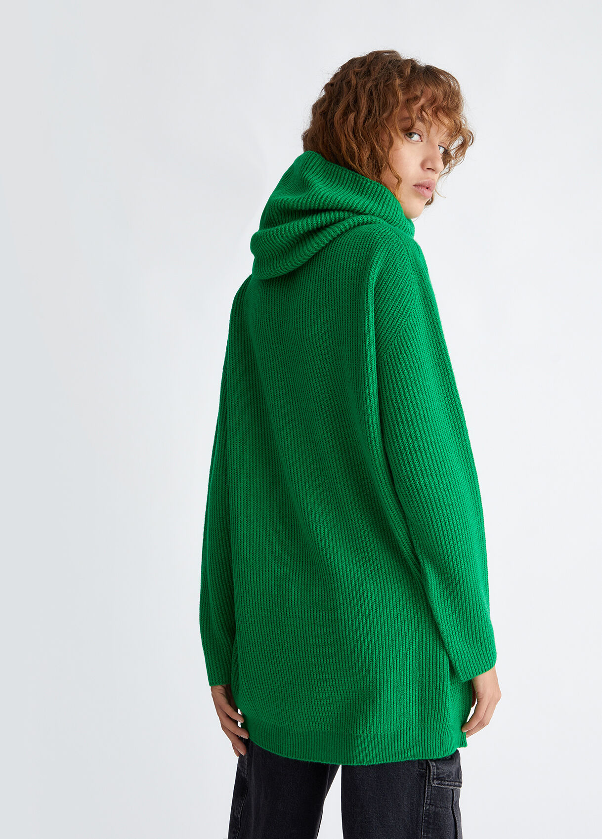 Turtleneck with detachable collar