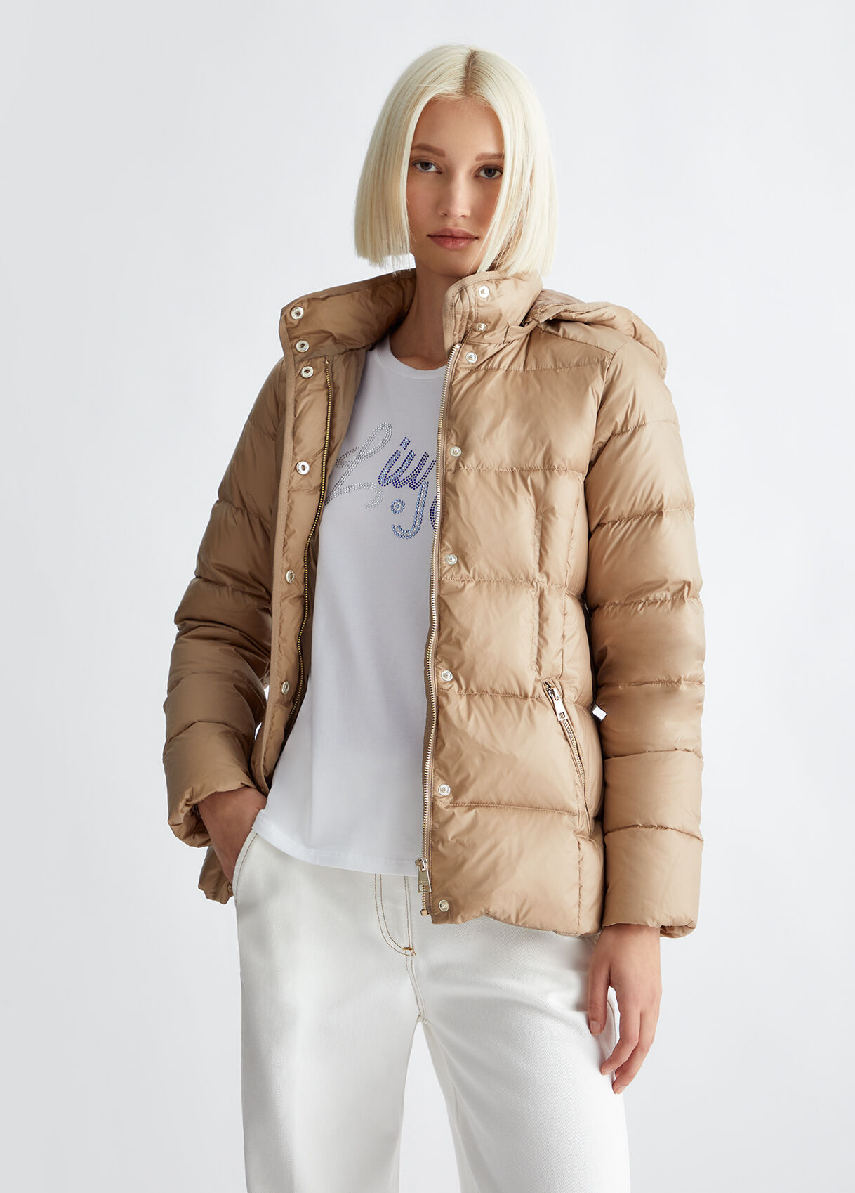 Quilted jacket with belt