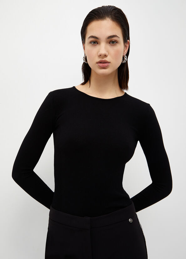 Maglia con cut out gioiello