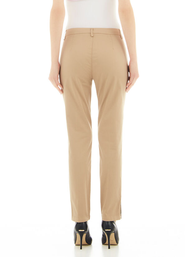 Pantalone chino con dettagli gioiello