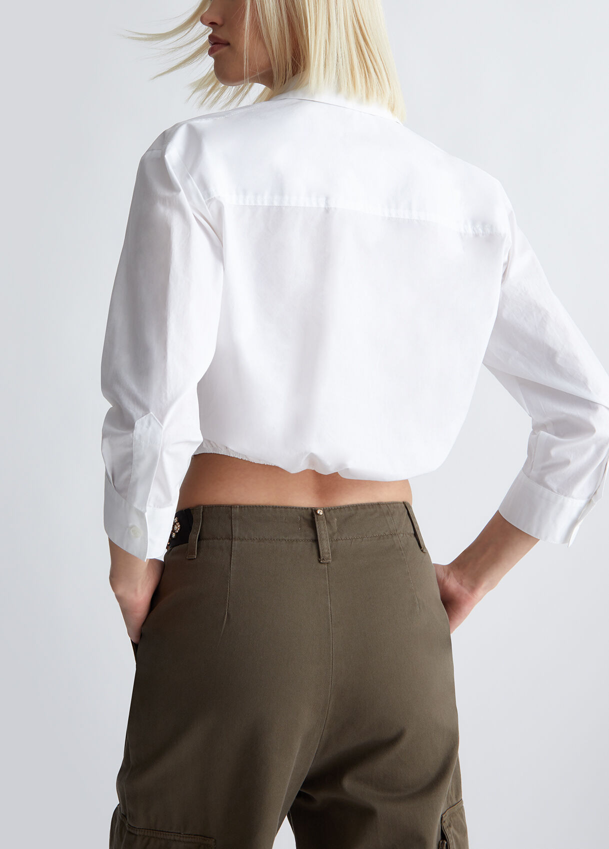 White shirt with knot