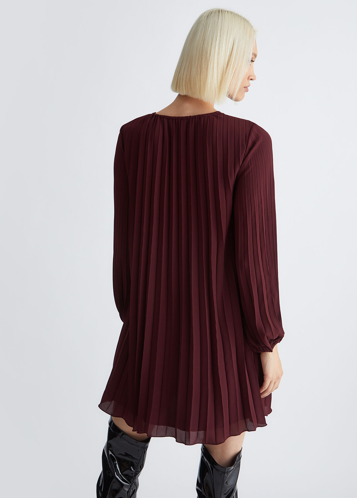 Short pleated dress