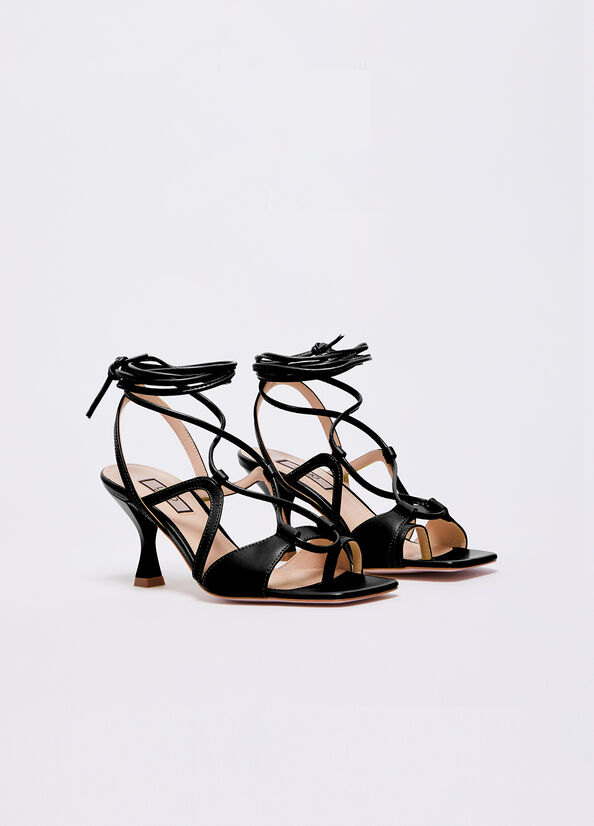 Sandali stringati con tacco basso