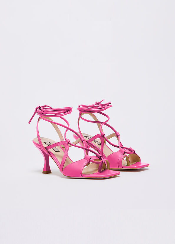 Sandali stringati con tacco basso