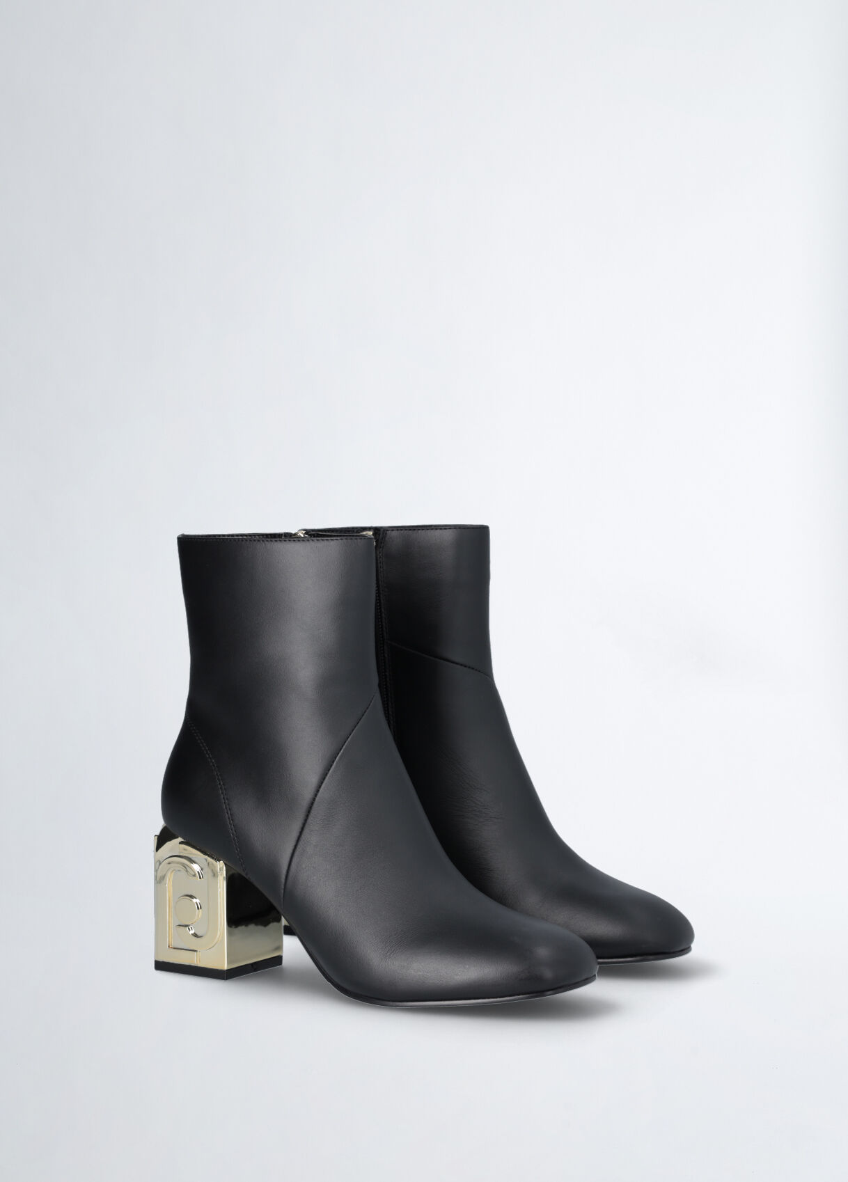 Black leather Chelsea boots