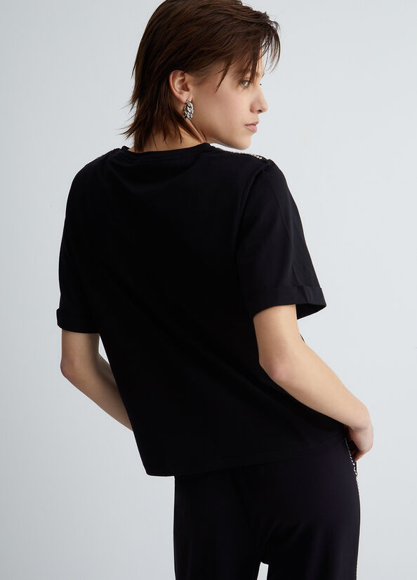 T-shirt con taschino e strass