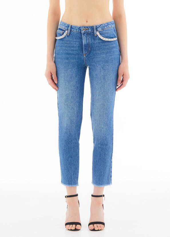 Jeans ecosostenibile con applicazioni