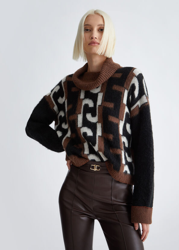 Dolcevita con logo jacquard