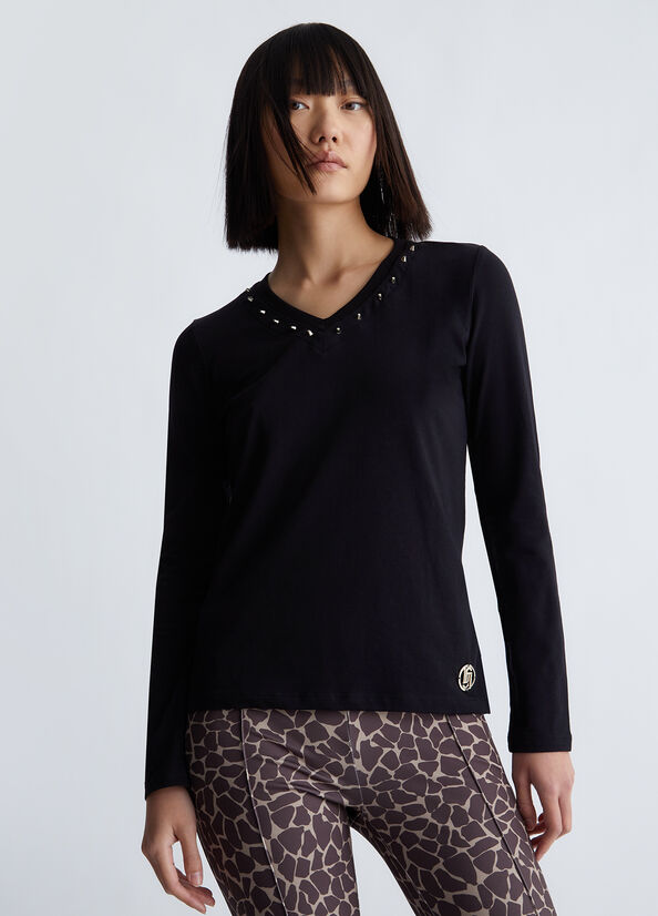 T-shirt ecosostenibile con borchie