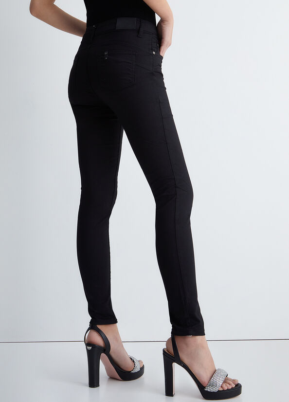 Pantaloni neri a vita alta