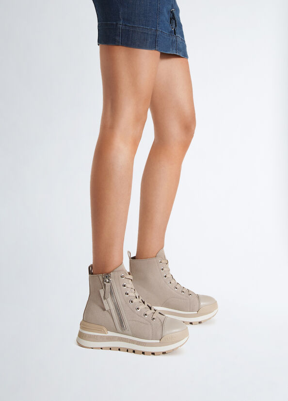 Sneakers boots