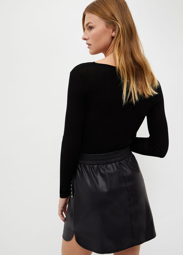 Maglia ecosostenibile con borchie
