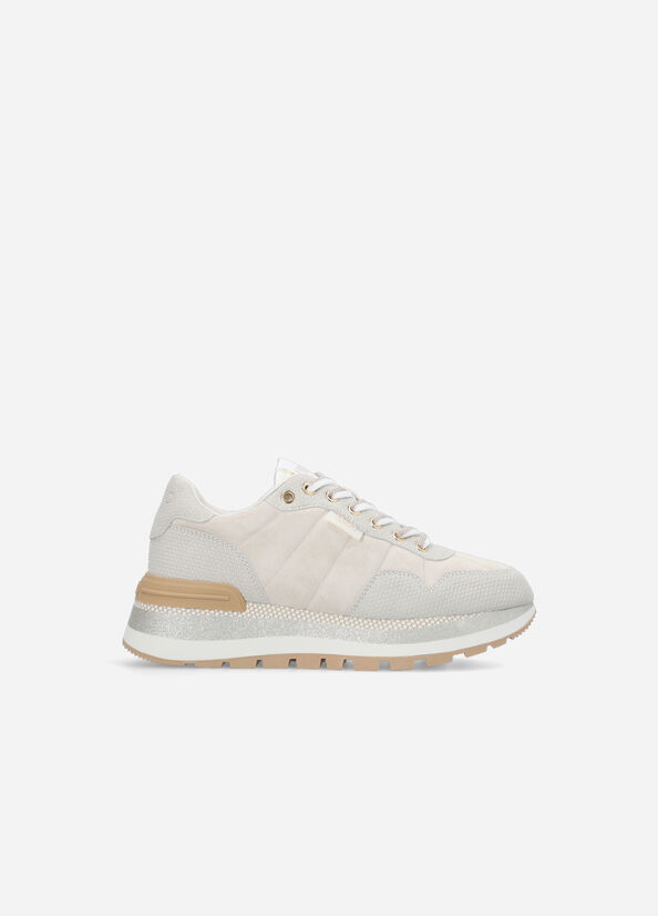 Sneakers in shiny suede